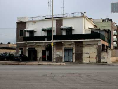 L'edificio fatiscente che si trova proprio di fronte al lido San Francesco. Si tratta dell'abitazione di �vecchie� prostitute, tra le quali spicca il nome di �Uelina� che secondo la leggenda da anni continua a esercitare in questa casa
